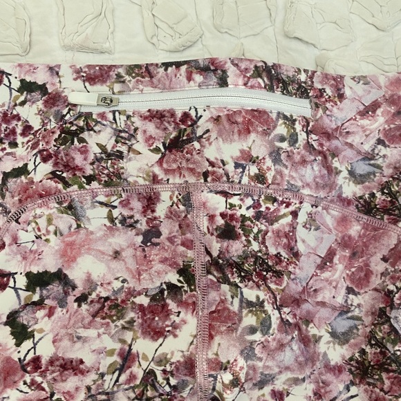 LULULEMON Leggings - Picture 3 of 6